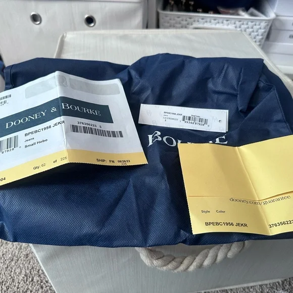 EUC Dooney & Bourke Jean Shoulder Bag with Slim Jean Wristlet - Picture 6 of 10